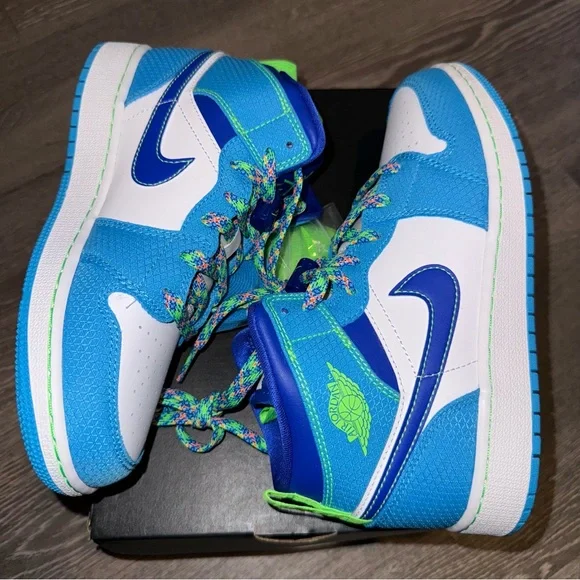 Nike Air Jordan 1 Mid SE GS 'Sprite' Size 4.5Y - Picture 6 of 7